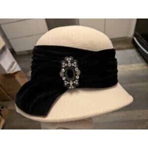 Vintage 100% Wool Kathy Jeanne Broach Hat